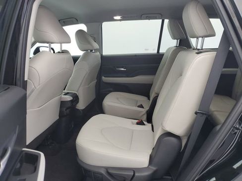 Used 2024 Toyota Grand Highlander AWD image 15