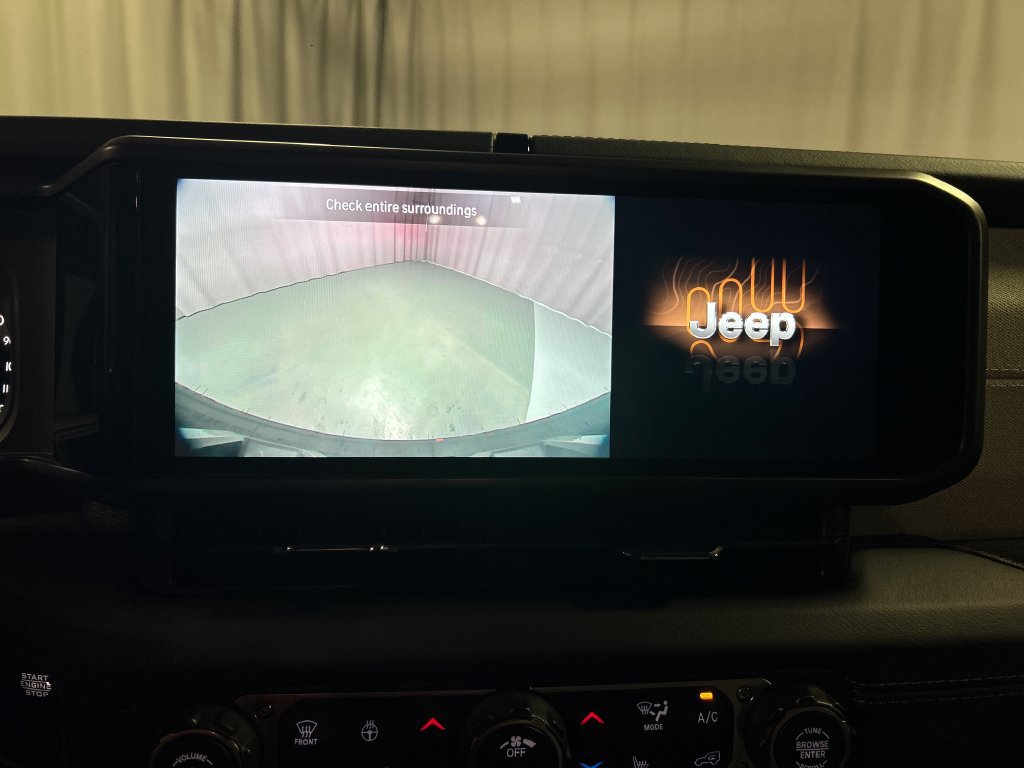 Used 2026 Jeep Wrangler Unlimited Sahara AWD/4WD image 18
