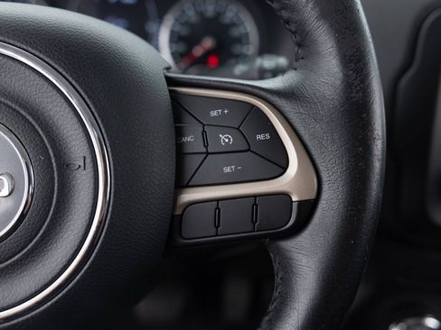 Used 2016 Jeep Renegade Latitude FWD image 37