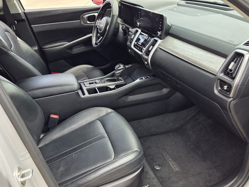 Used 2022 Kia Sorento EX w/ Panoramic Sunroof Package FWD image 12