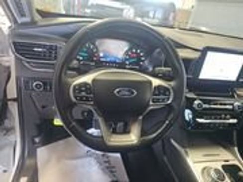 Used 2023 Ford Explorer Limited w/ Equipment Group 301A AWD/4WD image 12
