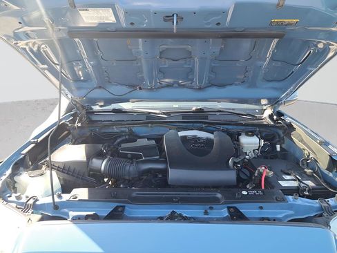 Used 2019 Toyota Tacoma TRD Off-Road w/ Technology Package AWD/4WD image 26