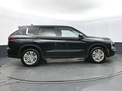 Used 2024 Mitsubishi Outlander ES image 4