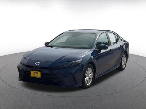 Used 2025 Toyota Camry LE FWD image 7