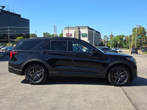 Used 2025 Ford Explorer ST RWD image 6