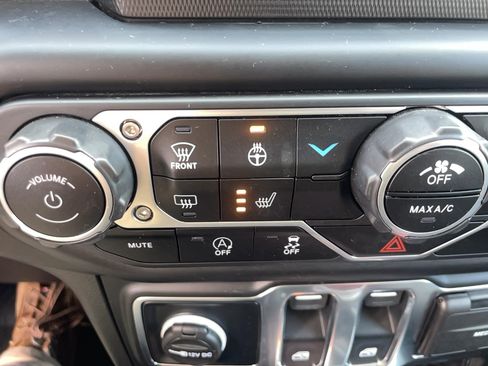 Used 2022 Jeep Wrangler Sport AWD/4WD image 12