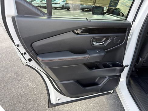 Used 2023 Honda Pilot TrailSport image 32