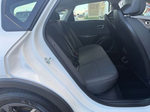 Used 2025 Kia K4 LXS image 40