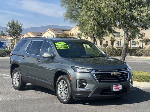 Used 2023 Chevrolet Traverse LT FWD image 1