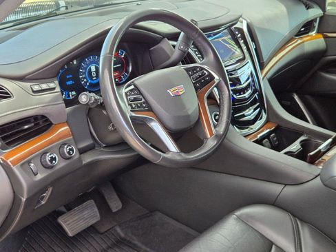 Used 2020 Cadillac Escalade Premium Luxury AWD/4WD image 10