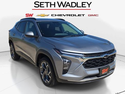 Used 2024 Chevrolet Trax LT w/ Driver Confidence Package FWD image 36