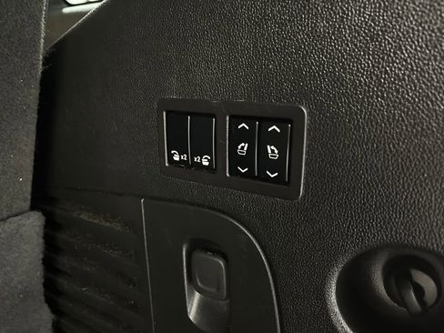 Used 2018 Cadillac Escalade Premium Luxury image 30