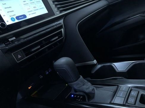 Used 2025 Toyota Camry LE image 30