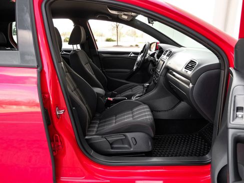 Used 2013 Volkswagen GTI 4-Door image 37