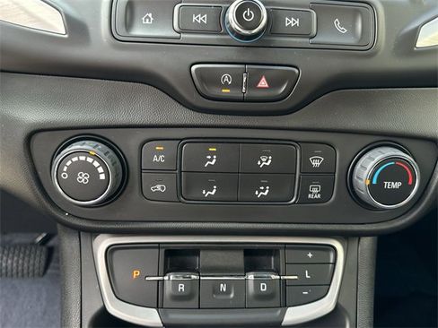 Used 2023 GMC Terrain SLE image 25