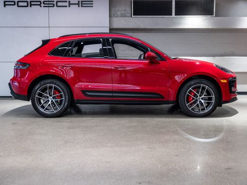 Certified 2024 Porsche Macan S AWD/4WD image 17