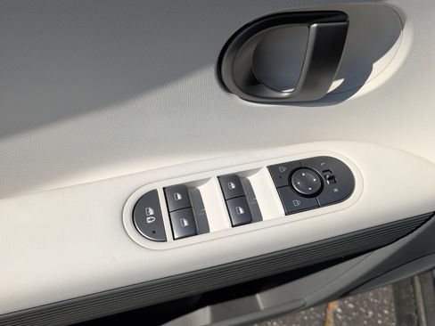 New 2026 Hyundai Ioniq 5 SE AWD/4WD image 32