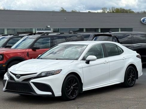 Used 2024 Toyota Camry SE FWD image 30