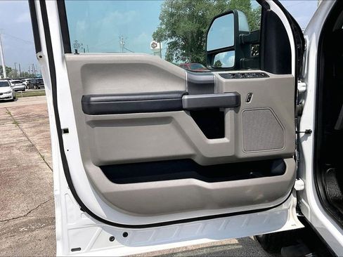 Used 2019 Ford F250 XLT w/ XLT Premium Package AWD/4WD image 17