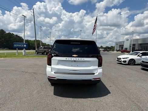 Used 2025 Chevrolet Suburban LS RWD image 5