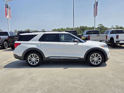 Used 2021 Ford Explorer XLT w/ Equipment Group 202A RWD image 4