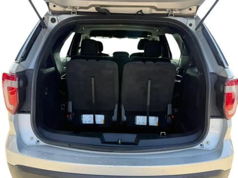 Used 2017 Ford Explorer XLT AWD/4WD image 6