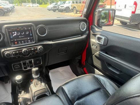 Used 2020 Jeep Wrangler Unlimited Sahara w/ Dual Top Group AWD/4WD image 46