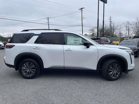 New 2026 Nissan Pathfinder SV image 2