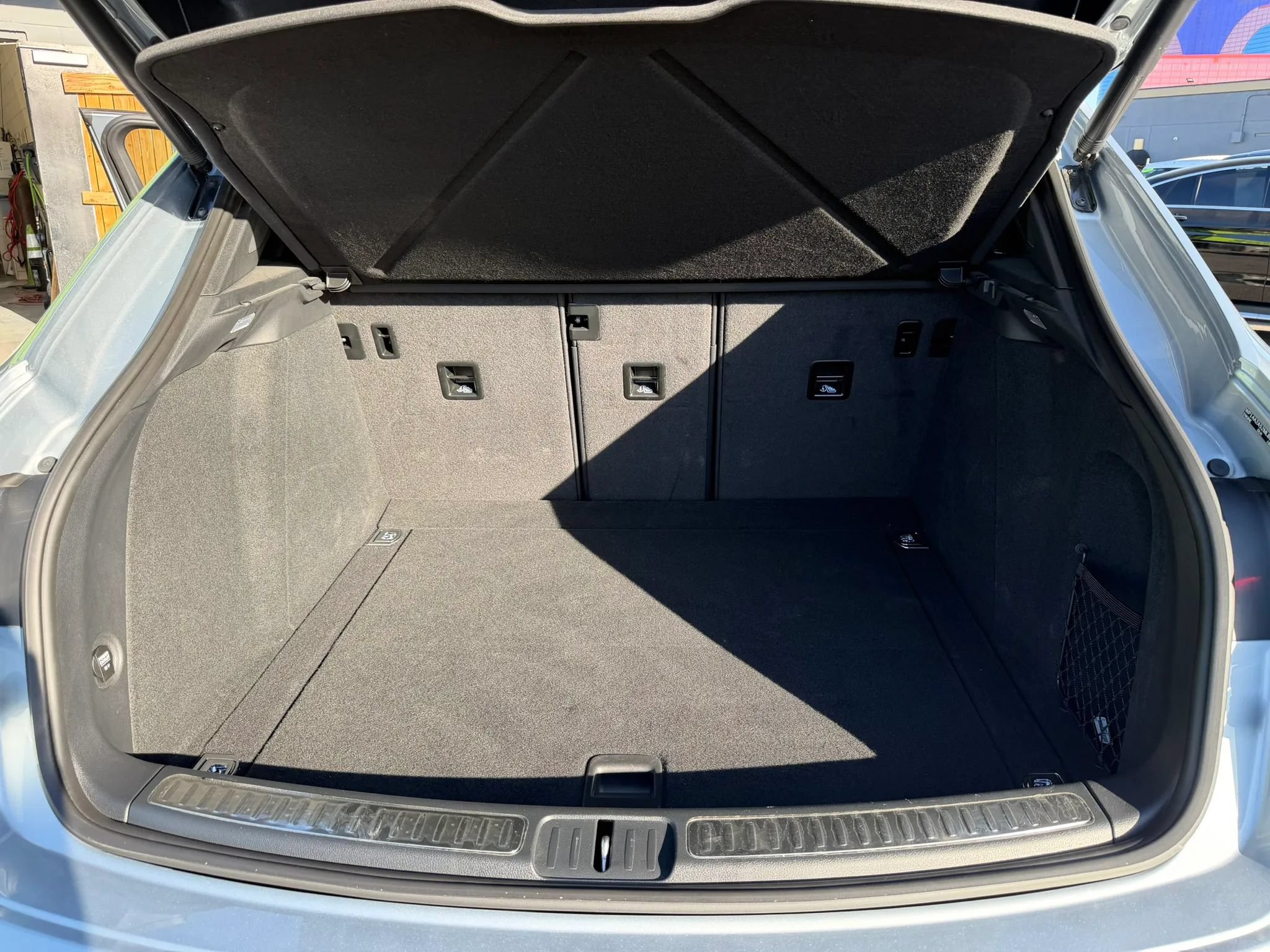 Used 2021 Porsche Macan AWD/4WD image 32