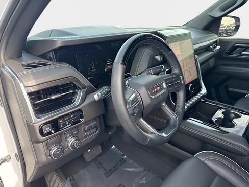 Used 2025 GMC Yukon Elevation RWD image 18