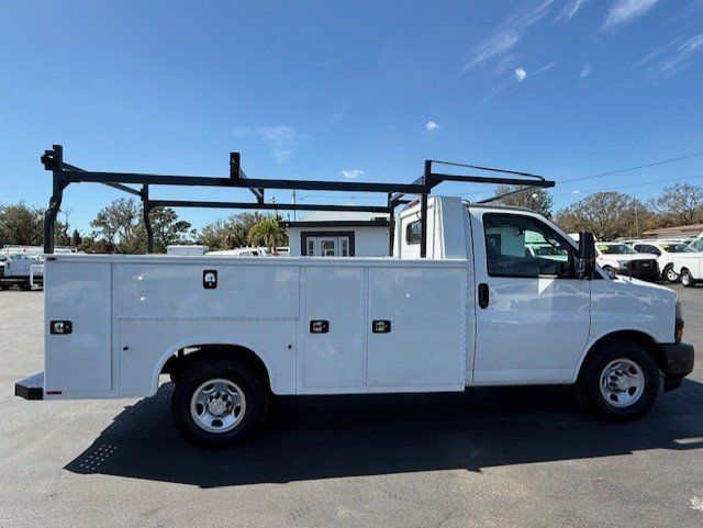 Used 2019 Chevrolet Express 3500 RWD image 5
