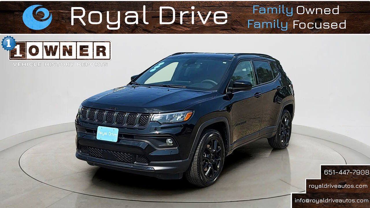 Used 2024 Jeep Compass Latitude w/ Convenience Group AWD/4WD image 1