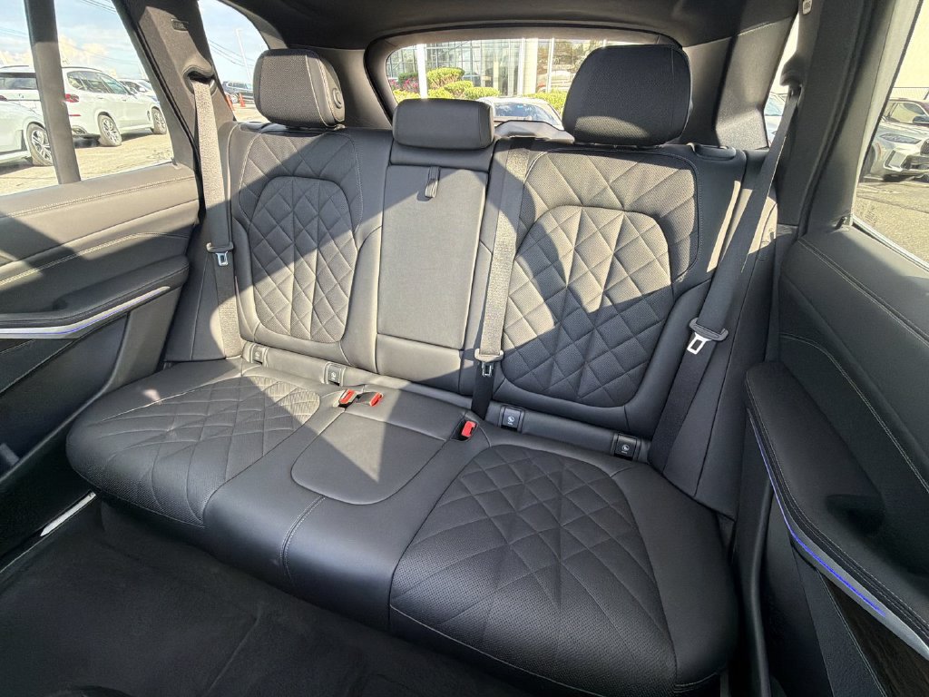 Used 2024 BMW X5 xDrive40i w/ Parking Assistance Package AWD/4WD image 21