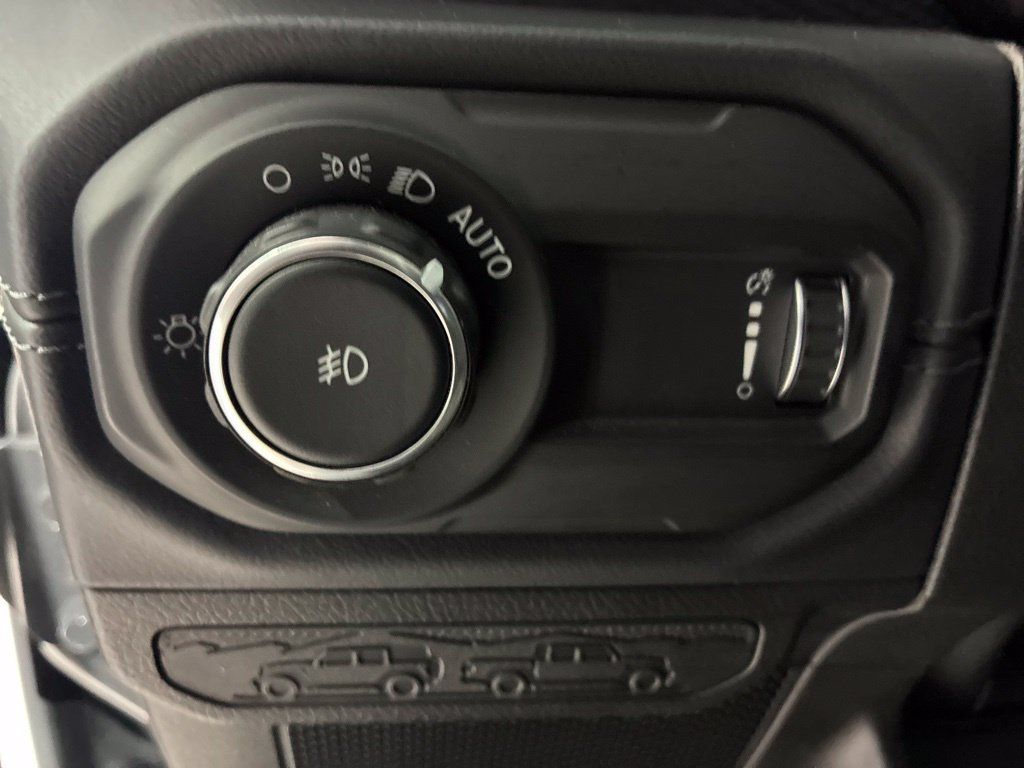 Used 2026 Jeep Wrangler Unlimited Rubicon AWD/4WD image 16