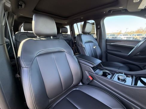 Used 2024 Jeep Grand Cherokee Limited w/ Black Appearance Package image 30