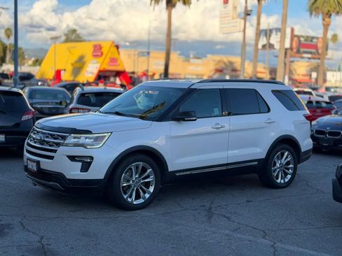 Used 2018 Ford Explorer XLT w/ Equipment Group 202A image 7