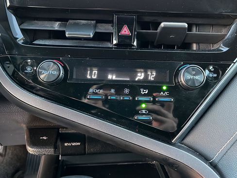 Used 2023 Toyota Camry SE image 18