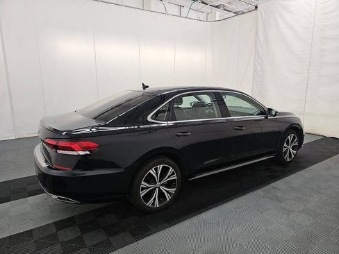 Used 2022 Volkswagen Passat 2.0T SE FWD image 4