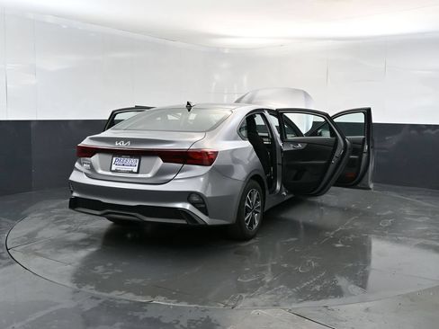 Used 2023 Kia Forte LXS w/ LXS Technology Package FWD image 29