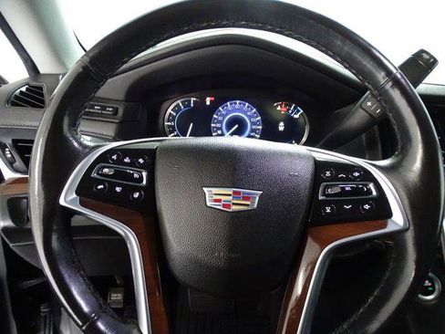 Used 2018 Cadillac Escalade Luxury AWD/4WD image 6