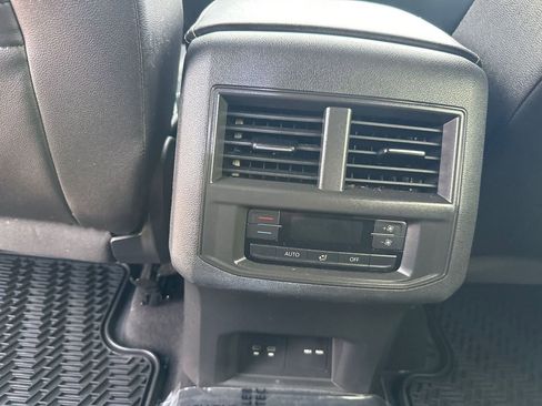 Used 2021 Volkswagen Atlas SE image 13