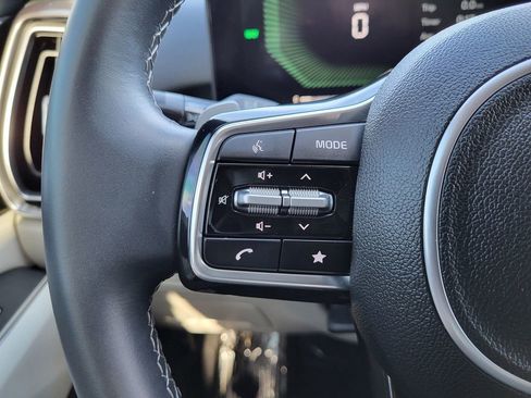 Used 2025 Kia Sorento EX w/ EX Panoramic Sunroof Package image 16