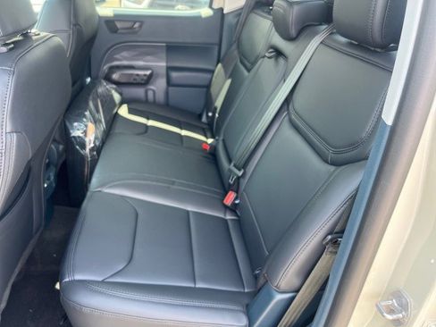 New 2025 Ford Maverick Lariat w/ Black Appearance Package image 27
