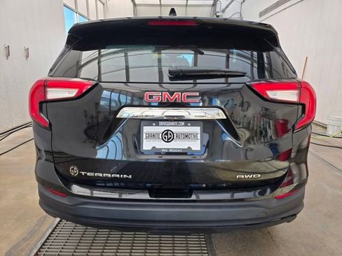 Used 2024 GMC Terrain SLE image 4