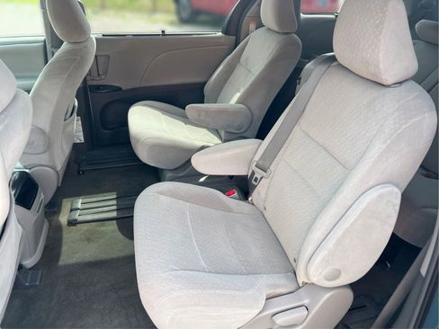 Used 2015 Toyota Sienna LE FWD image 10