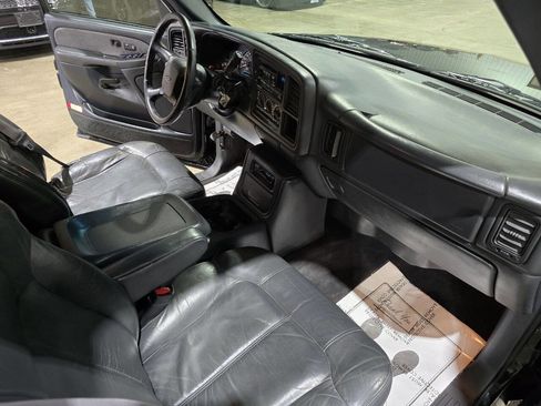 Used 2002 Chevrolet Silverado 1500 LT w/ Off-Road Skid Plate Pkg image 38