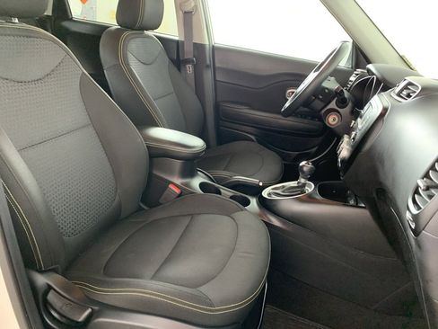 Used 2016 Kia Soul + image 39