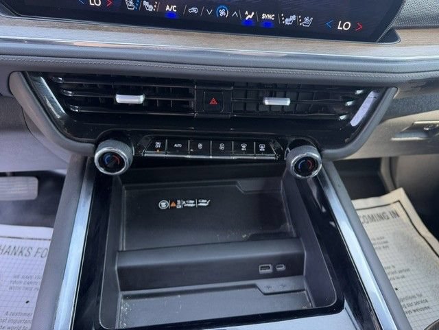 Used 2025 Chevrolet Suburban High Country AWD/4WD image 17