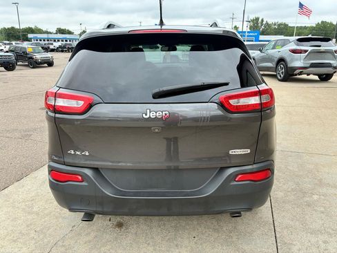 Used 2014 Jeep Cherokee Latitude w/ Cold Weather Group AWD/4WD image 6