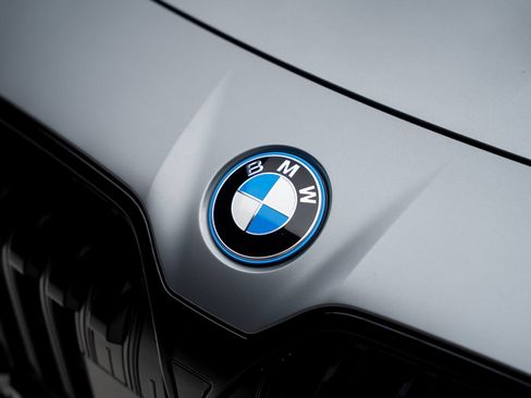 Used 2023 BMW i7 xDrive60 AWD/4WD image 14